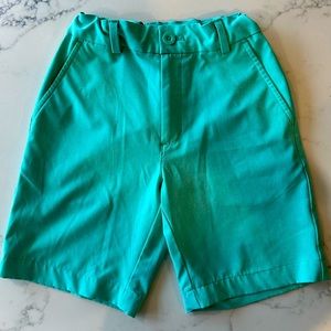 Vineyard Vines 7” boys performance shorts. Size 8